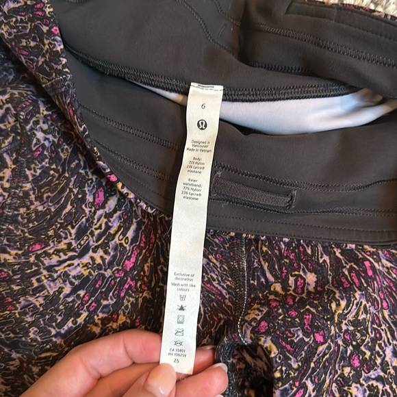 Lululemon leggings high rise with pockets - Picture 2 of 3